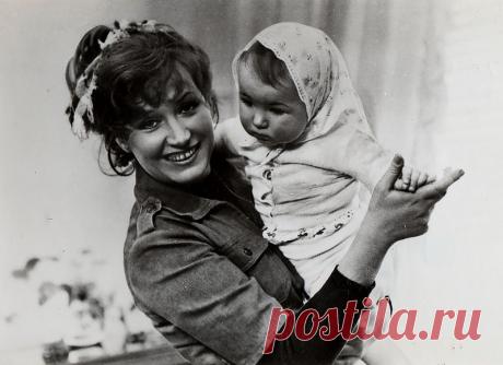 Артисты, певцы, писатели, поэты | Записи в рубрике Артисты, певцы, писатели, поэты | Отвяжись, худая жизнь! Привяжись, хорошая!