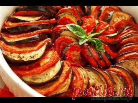 6 вкусных блюд из кабачков Кабачковый рулет с помидорами, сыром и чеснокомНежный, сочный кабачковый рулет. Просто пальчики оближешь! Вкусное овощное блюдо как на каждый день, так и на праздничный стол.Продукты (на 6 порций)Каба...