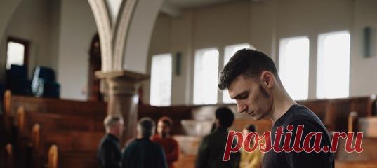 Заводить дружеские отношения не так уж просто — многим в этом деле приходилось сталкиваться и с собственной стеснительностью, и с незаинтересованностью собеседника. Но гораздо труднее тем, кто страдает от депрессии, тревоги или личностного расстройства. Как вы можете себе помочь? Прежде всего — подружившись с самими собой. #психическоездоровье #познаниесебя #уверенностьвсебе #психологияобщения #дружба