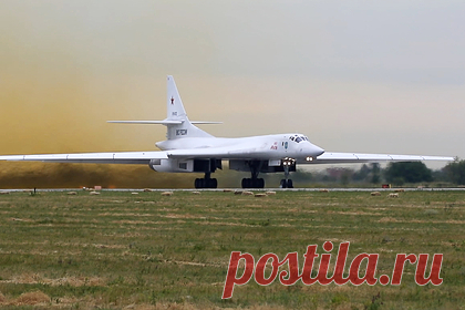 Новый Ту-160М взлетит в 2022 году. Полет бомбардировщика Ту-160М новой постройки планируют на 2022 год, сообщил вице-премьер Юрий Борисов. Также самолет может совершить пробег с новыми двигателями НК-32. Ранее представитель «ОДК-Кузнецов» сообщил о наращивании производства двигателей для Ту-160.