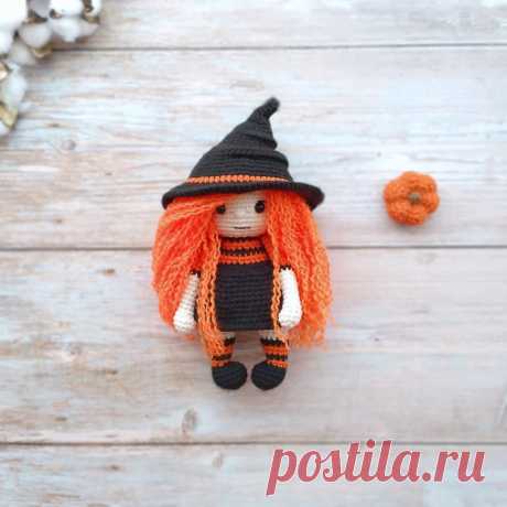 PDF Ведьмочка крючком. FREE crochet pattern; Аmigurumi doll patterns. Амигуруми схемы и описания на русском. Вязаные игрушки и поделки своими руками #amimore - кукла, куколка, девочка, шляпа ведьмы, ведьмочка, Хэллоуин.
