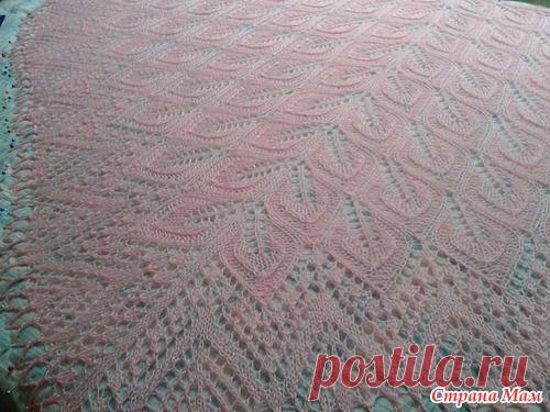 Треугольная шаль " Танцующие листья ".