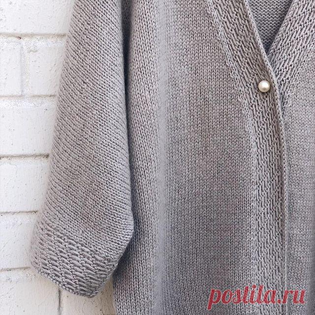 Милые дамы, чтоб я не занималась рассылкой в Директ, пишу тут для всех, сохраняйте и вяжите с удовольствием, узор действительно необычный👌🏻
Ткацкий узор «ёлочка»👇🏻
Первая и последняя петля провязывается лицевой.
Снять 2=снять 2 п. как изн с нитью перед работой.
Ряды 1,3,5 и 7: 1 лиц-изн.п до посл. п-1 лиц.
Ряд2: 1 лиц.-1 изн.-* снять 2- 2 изн*. Повторить от * до * до посл. 4 п- снять 2-1 изн -1 лиц.
Ряд 4: 1 лиц-2 изн-*снять 2-2 изн*. Повторять от * до * до посл. 3 п. ...