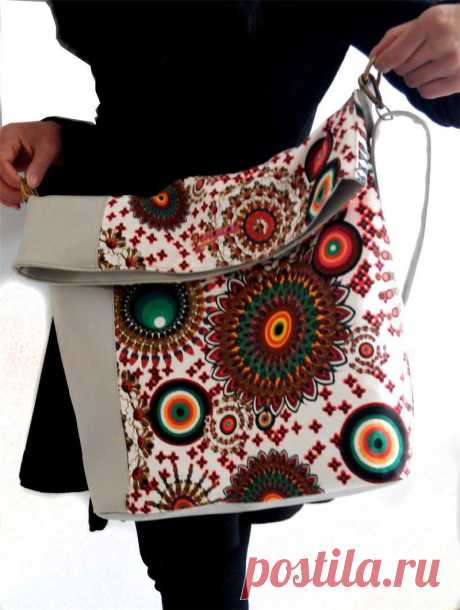 Сумка женская в стиле desigual. Цена 1400р