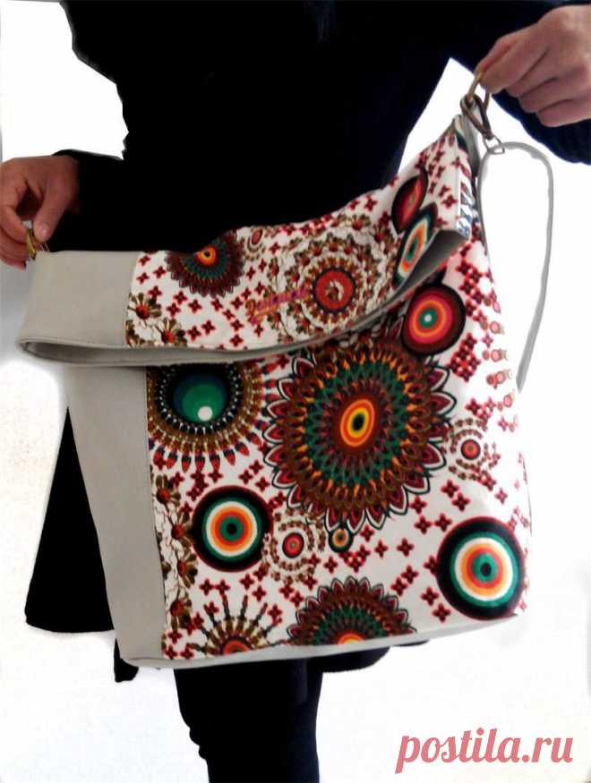 Сумка женская в стиле desigual. Цена 1400р