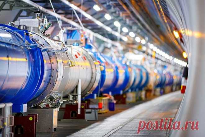 2021 июнь. В России создали сверхпроводники для кольцевого коллайдера будущего ЦЕРН. Конструкция и технология их изготовления разработаны в московском ВНИИНМ им. А.А. Бочвара, партия проводов длиной 50 км выпущена на Чепецком механическом заводе в городе Глазов (оба предприятия входят в Топливную компанию ТВЭЛ — топливный дивизион Госкорпорации «Росатом»)