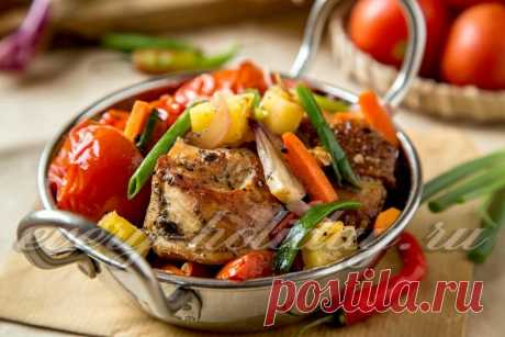 Курица, тушеная с овощами.