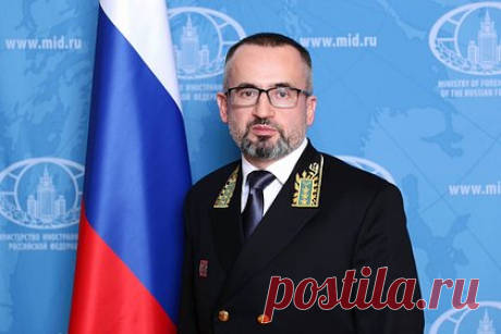 Посол России назвал помощь Канады Киеву нелепой. Посол РФ в Канаде Олег Степанов назвал нелепым очередное объявление Оттавы о помощи Киеву. Он пояснил, что подобное решение кабинета премьер-министра страны Джастина Трюдо, направляющего деньги «на разжигание конфликта и поддержку нелегитимного режима», «смешно на фоне внутренних проблем Канады».