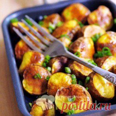 Ароматный печеный картофель на гриле.