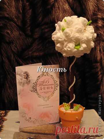 Нежное деревце из ватных дисков.