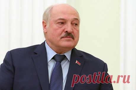 Лукашенко поздравил Германию. Президент Белоруссии Лукашенко поздравил ФРГ с Днем германского единства и отметил, что Минск готов вести с Берлином равноправный диалог. В честь национального праздника президент пожелал немцам «мирного неба и достойного будущего для потомков» и высказал сожаление о текущей ситуации в европейской политике.