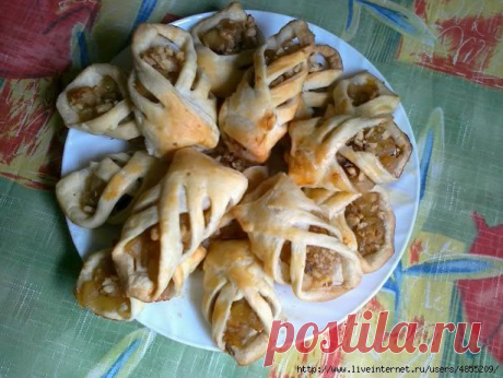 слойки с яблоками и грецкими орехами