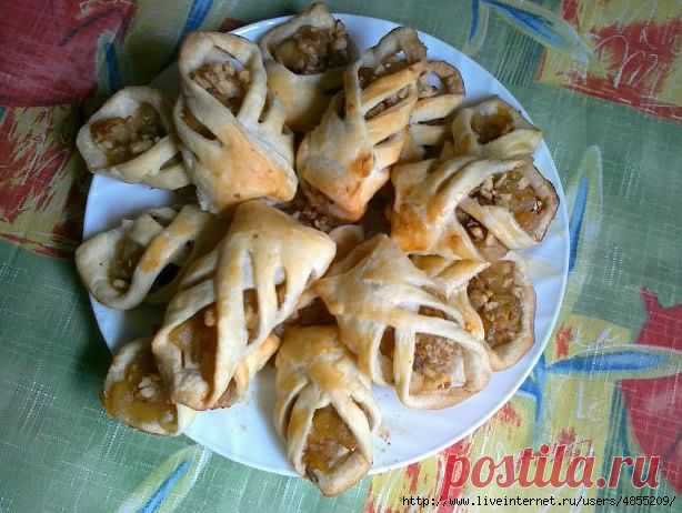 слойки с яблоками и грецкими орехами