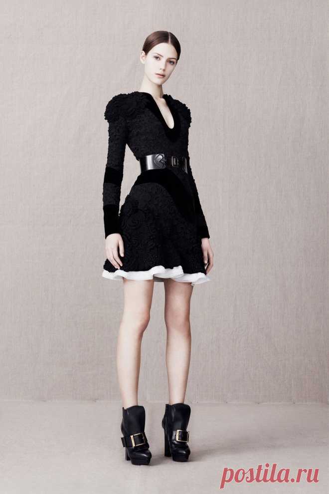 Alexander McQueen Pre-Fall 2013 Collection Photos - Vogue