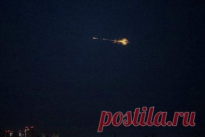 В подконтрольном Киеву Запорожье произошли взрывы. В городе Запорожье, подконтрольном Киеву, произошли несколько взрывов. Об этом сообщил глава движения «Мы — вместе с Россией» Владимир Рогов. По его информации, в зависимости от района города было слышно от двух до четырех взрывов, а также беспорядочная стрельба из стрелкового оружия.