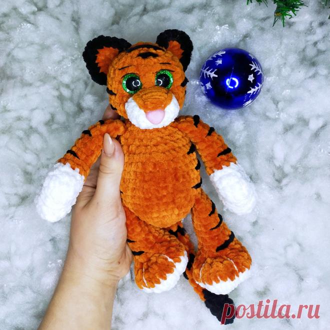 PDF Тигруша крючком. FREE crochet pattern; Аmigurumi animal patterns. Амигуруми схемы и описания на русском. Вязаные игрушки и поделки своими руками #amimore - тигр из плюшевой пряжи, плюшевый тигрёнок, котик, кот, кошечка, кошка, котенок.