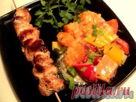 Куриные грудки на шпажках - 5 пошаговых фото в рецепте Куриные грудки на шпажках - блюдо быстрого приготовления. Если заранее замариновать грудки, то в течение получаса можно приготовить ужин. Вкусно и смотрится красиво! Ингредиенты