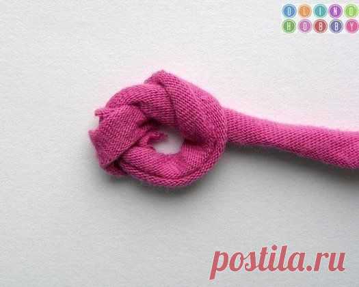 ОРИГИНАЛЬНЫЙ ВЯЗАНЫЙ КОВРИК КРЮЧКОМ ИЗ СТАРЫХ ФУТБОЛОК И ПРЯЖИ