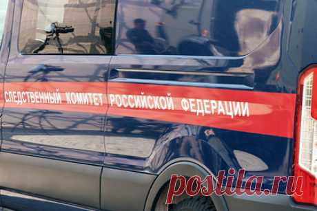 Россиянин выпал с 18-го этажа после БДСМ-свидания. В Москве следователи разбираются в обстоятельствах гибели россиянина, выпавшего с 18-го этажа высотного здания в Москве. В гибели мужчины подозревают его 22-летнего сексуального партнера, с которым погибший познакомился в интернете ради свиданий в стиле БДСМ. Возбуждено уголовное дело.