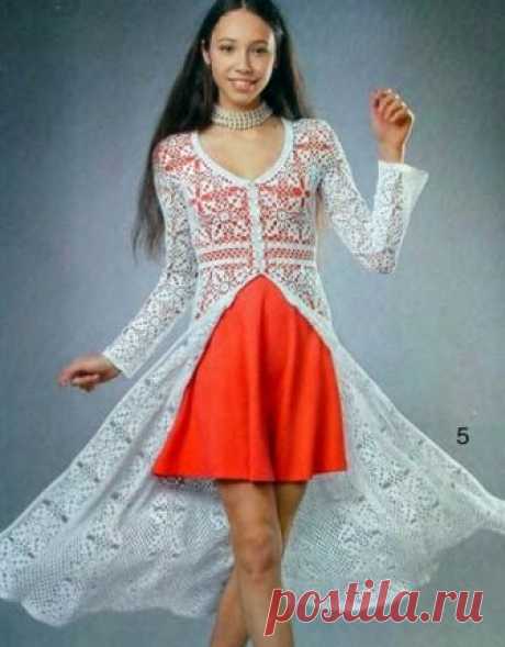 Длинный белый кардиган крючком Длинный белый кардиган связан крючком. Кардиган связан из квадратных мотивов. у этого кардигана завышенная линия талия, которая отделяется горизонтальной ажурной