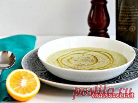 Крем-суп с брокколи и орехами