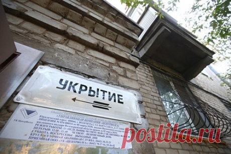 Новый закон о бомбоубежищах в подвалах оценили. Подвалы в российских домах переоборудуют в бомбоубежища по ГОСТу. Документ поможет наверстать упущенное, полагает депутат Эрнест Валеев. По его словам, система гражданской обороны в России «оказалась за бортом», когда страна отказалась от идеологической конфронтации с Западом. Отставание составляет десять-двадцать лет.