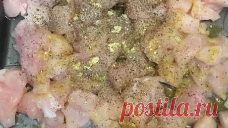 Мясо с картошкой в духовке - гарантированно удачное блюдо: сытное, вкусное и ароматное