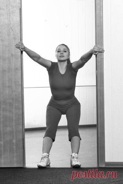 Упражнение на случай если вступило в спину / Будьте здоровы