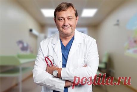 Главврач извинился после совета непривитым россиянам «помирать дома». Главный врач детской больницы в Иркутской области Владимир Новожилов, который посоветовал непривитым россиянам «помирать дома», извинился за свое высказывание во время прямого эфира с губернатором региона Игорем Кобзевым. Новожилов подчеркнул, что пандемия все больше затрагивает детей.