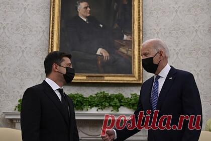 МИД Украины назвал встречу Байдена и Зеленского «разговором без реверансов». Министр иностранных дел Украины Дмитрий Кулеба счел, что встреча президента республики Владимира Зеленского и президента США Джо Байдена прошла в откровенном ключе и была напрочь лишена всяческих «реверансов». Дипломат поблагодарил Вашингтон за серьезную поддержку Киева в различных направлениях.