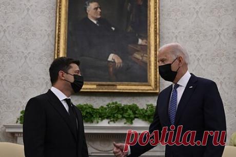 МИД Украины назвал встречу Байдена и Зеленского «разговором без реверансов». Министр иностранных дел Украины Дмитрий Кулеба счел, что встреча президента республики Владимира Зеленского и президента США Джо Байдена прошла в откровенном ключе и была напрочь лишена всяческих «реверансов». Дипломат поблагодарил Вашингтон за серьезную поддержку Киева в различных направлениях.