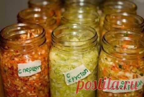 Квасим капусту ! Самые лучшие рецепты 
1. Вкуснейшая хрустящая капуста "Пелюстка" - очень просто!
Продолжая тему капусты, готовим вкуснейшую маринованную закуску из капусты.
Маринуется такая капуста вместе со свеклой,что и придаёт её листочкам не только отличный вкус и аромат,но и красивый розовый цвет.
Именно благодаря своему цвету,похожему на цвет лепестков розы, капуста "Пелюстка"и получила своё название.
"Пелюстка" в переводе с украинского означает лепесток.
Получается очень вкусная и
