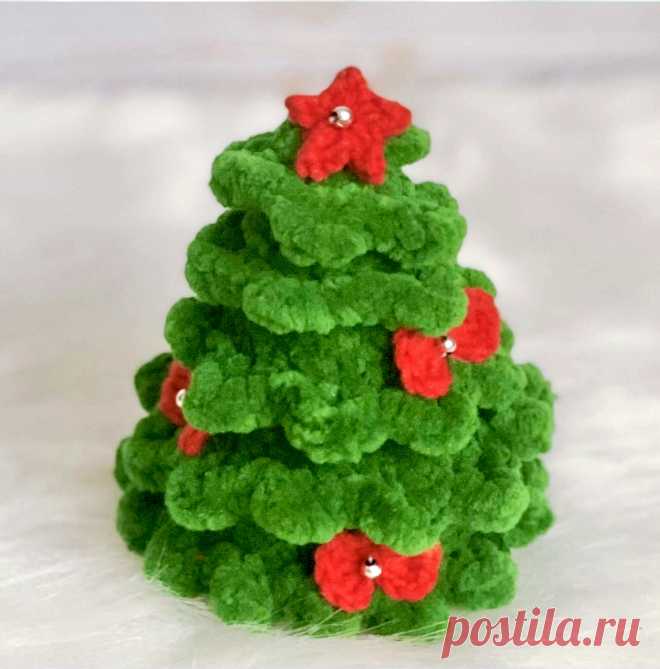PDF Плюшевая Ёлочка крючком. FREE crochet pattern; Аmigurumi toy patterns. Амигуруми схемы и описания на русском. Вязаные игрушки и поделки своими руками #amimore - новогодняя ёлка из плюшевой пряжи, плюшевая ёлочка к Новому году, маленькая елка, елочка.