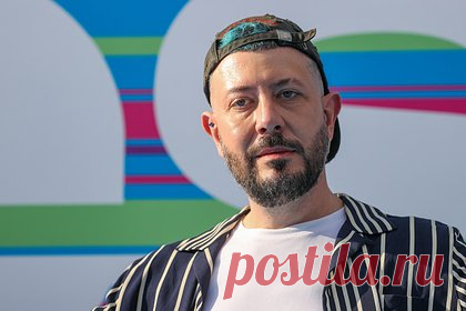 Артемий Лебедев высказался об отмене концертов Галкина. Известный российский дизайнер и блогер Артемий Лебедев прокомментировал отмену в Таиланде концертов юмориста Максима Галкина (внесен Минюстом в реестр иноагентов). Мероприятия должны были состояться в конце января. Цены на выступления юмориста составляли от 8,5 тысячи до 16 тысяч рублей.