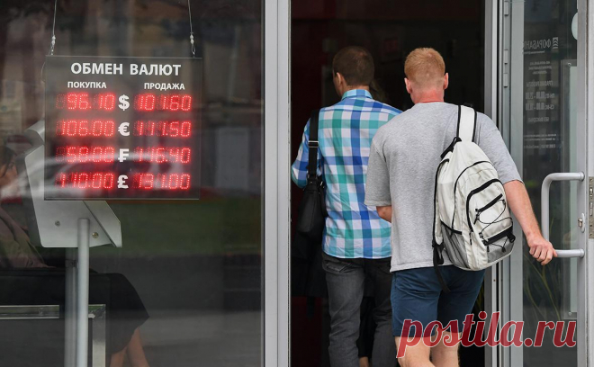 ЦБ исключил новые послабления для банков из-за обвала рубля. Банк России пока не планирует давать банкам возможность фиксировать валютный курс для оценки активов, как это было на пике кризиса в феврале 2022 года. Сейчас у игроков достаточно прибыли для покрытия потерь, пояснили РБК в ЦБ