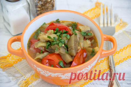 Блюда из баклажанов - 319 вкусных рецептов с фото, простые рецепты блюд из баклажанов Самые распространенные блюда из баклажанов – гарниры и закуски. Баклажаны обжаривают и запекают, добавляют в рагу, фаршируют, готовят на пару или добавляют в салаты. Как приготовить блюда из баклажанов просто, быстро и вкусно - смотрите в наших рецептах с фото!