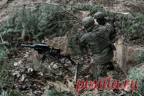 Российские морпехи рассказали об уязвимости своих позиций под Павловкой. Маневры российских военных под Павловкой хорошо просматриваются с преобладающих высот в Угледаре, где закрепились Вооруженные силы Украины (ВСУ). Об этом в разговоре с «Лентой.ру» рассказали морпехи 155-й бригады морской пехоты Тихоокеанского флота (ТОФ). Они заявили, что Угледар «надо взять в любом случае».