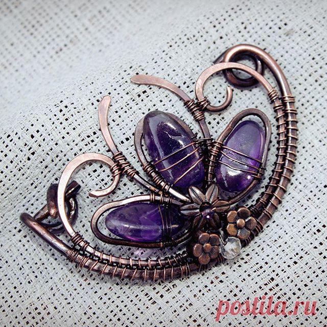 Тоже новенькая #брошь - активно готовимся ко дню города Материалы #медь и #аметист Эту и другие работы можно заказать vk.com/kaffclub @_flamens_ #_flamens_ #copper #amethyst #black #violet #brooch #stoneflower #märchen #naturestone #naturebeads #etsy #etsyjewelry #etsyseller #etsyshop #etsyflamens #vk #style #boho #bohochic #youth #gift