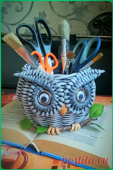 глаза пуговицы металлические,сверху приклеила глазки на клеевой основе. Покраска готового изделия морилка эбеновое дерево плюс чёрный колер. Патина белой акриловой краской. Носик от киндер-сюрприза