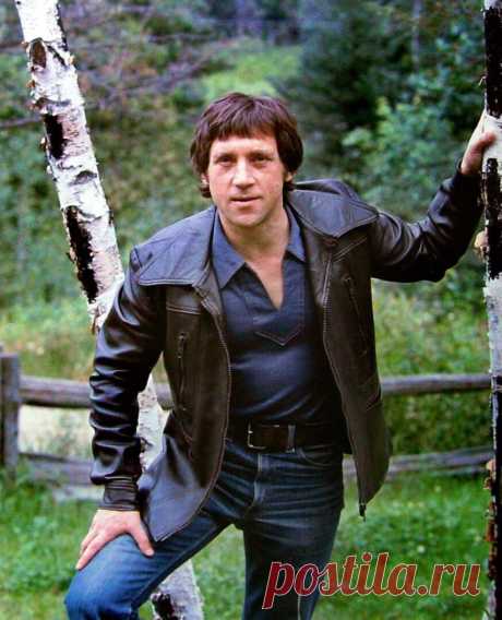 #ДеньВИстории

ДЕНЬ ПАМЯТИ ВЛАДИМИРА ВЫСОЦКОГО .......

Сорок лет назад, 25 июля 1980 года, не стало Владимира Высоцкого - поэта, актера театра и кино, автора - исполнителя песен... Легенды того времени.