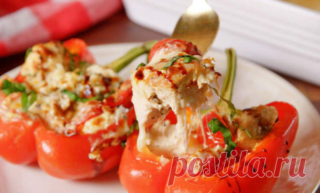 Фаршируем перец жареной курицей: домашние один раз попробовали и теперь по-другому не хотят