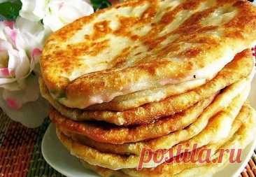 Вкусные лепешки из кефира и сыра всего за 10 минут — Домашний уют