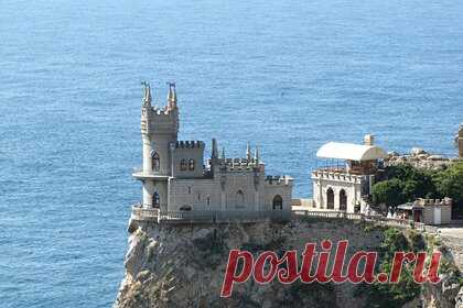 Крым подготовил первый иск к Киеву по водной блокаде. Глава комитета по законодательству парламента Крыма, замглавы рабочей группы по оценке последствий блокады Сергей Трофимов сообщил, что власти полуострова подготовили первый иск к Киеву по водной блокаде. «Документ состоит из 18 страниц 11-м шрифтом. Основной истец — Совет министров Республики Крым», — сообщил он.