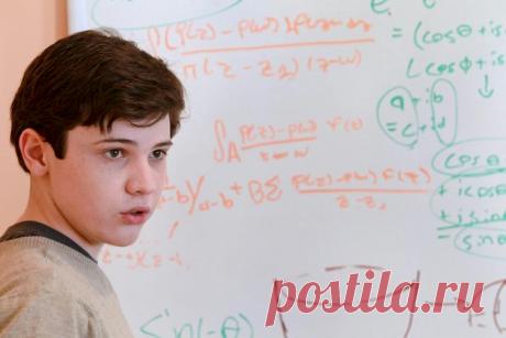 Вундеркинды нашего времени: 12 самых молодых выпускников ВУЗов | Чёрт побери Для большинства людей учеба в ВУЗе - своего рода ступенька во взрослую жизнь, переход от пубертата к зрелости. Но иногда встречаются уникальные студенты, вставшие на эту ступеньку в таком юном возрасте, что их еще и подростками-то назвать нельзя. Учебная программа ВУЗа достаточно сложна даже для взрослого, и если ее с легкостью осваивает десятилетка - он должен обладать поистине удивительными спос...