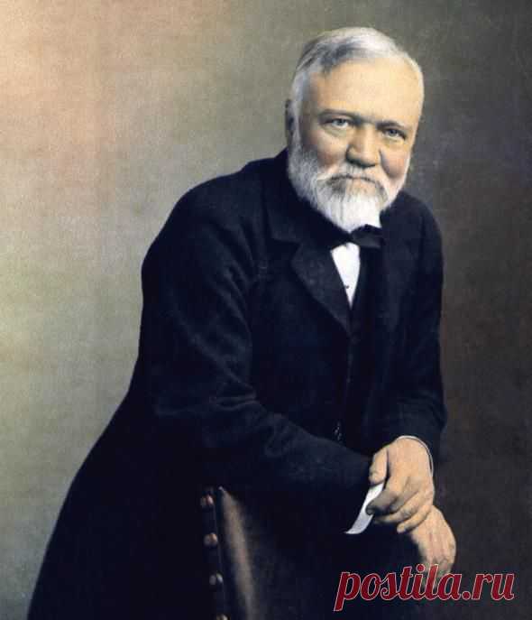 Эндрю Карнеги (англ. Andrew Carnegie; 25 ноября 1835 — 11 августа 1919) — американский предприниматель, один из богатейших людей в мире, основатель стальной империи, филантроп, пожертвовавший 90 % своего состояния на благотворительные нужды.
Эндрю Карнеги родился в семье Уильяма Карнеги, рабочего ткацкой фабрики, и дочери сапожника Маргарет Моррисон.