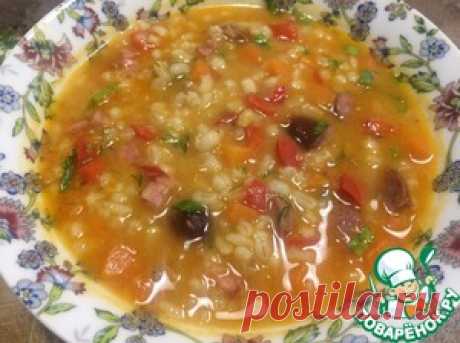 Густой швейцарский суп с копчеными колбасками и перловкой