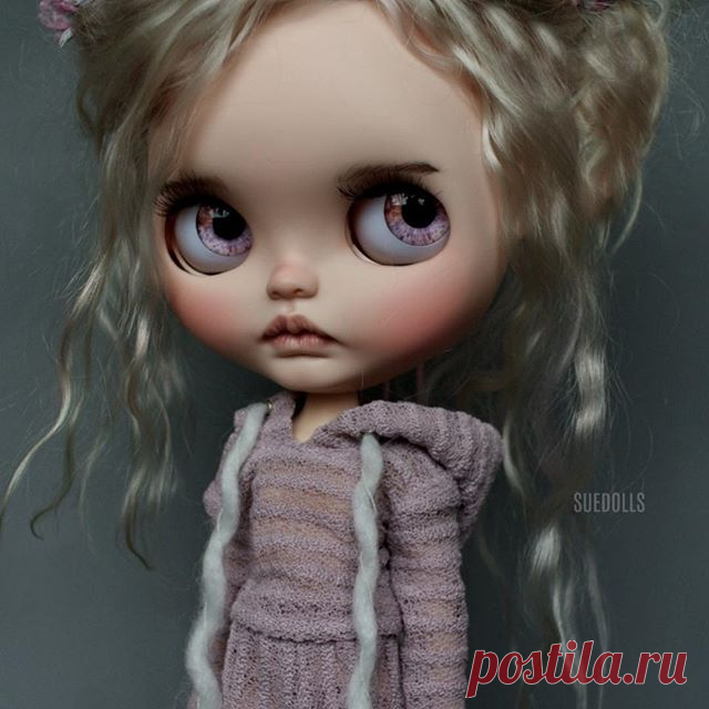 🌺Skye🌺 wearing a wonderful outfit by my dear @little.dreamgirl , thanks so much darling!!, You are so sweet!!!!!😍❤
#suedolls #puppelinacustomeyechips 
#blytheoftheday #blythe #blytheneo
#blythedoll  #blythecustom 
#blytheooak #customblythe
#bigeyes  #blythestagram 
#dolloftheday #blythegram 
#ブライス #カスタムブライス 
#人形 #customdoll #ooak #takara 
#doll 
#instablythe #blythestagram 
#dollphotography #toyphotography
#toyartistry_elite #toptoyphotos
#neoblythe #ネオブライス