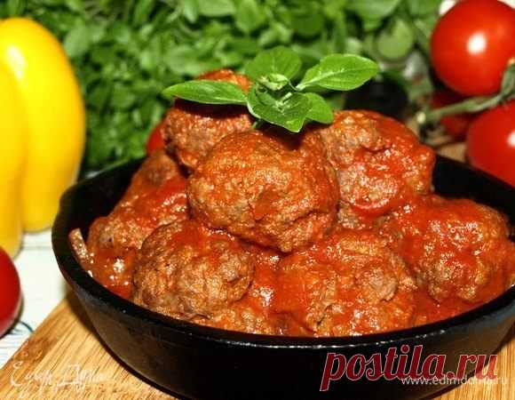 Митболы в томатном соусе

Рецепт: https://bit.ly/2JHSTvN

Мясные шарики — простое и вкусное блюдо. Можно добавлять приправы и специи по своему вкусу, любую зелень. Пассату можно заменить на томаты в собственном соку. Подавайте шарики с разным гарниром — картофелем, киноа, рисом, пастой. И обязательно с зеленью и свежими овощами. #едимдома #чтонаужин #рецептынаужин #интересныерецепты #рецепт #кулинария #полезнаяеда