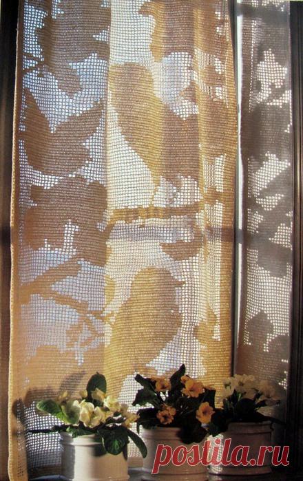 Красивая филейная занавеска «Птицы на ветках» Схема вязания крючком филейной занавески «Птицы на ветках»