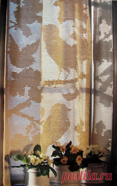 Красивая филейная занавеска «Птицы на ветках» Схема вязания крючком филейной занавески «Птицы на ветках»